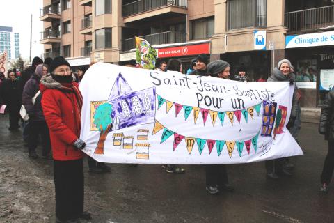 Bannière réalisée par des militantes du Comité populaire pour la Marche mondiale des femmes 2015